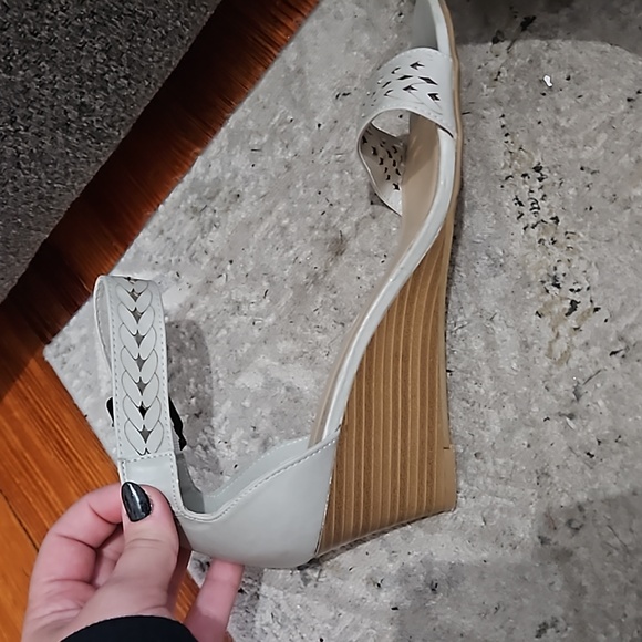 Wedge - Picture 5 of 6